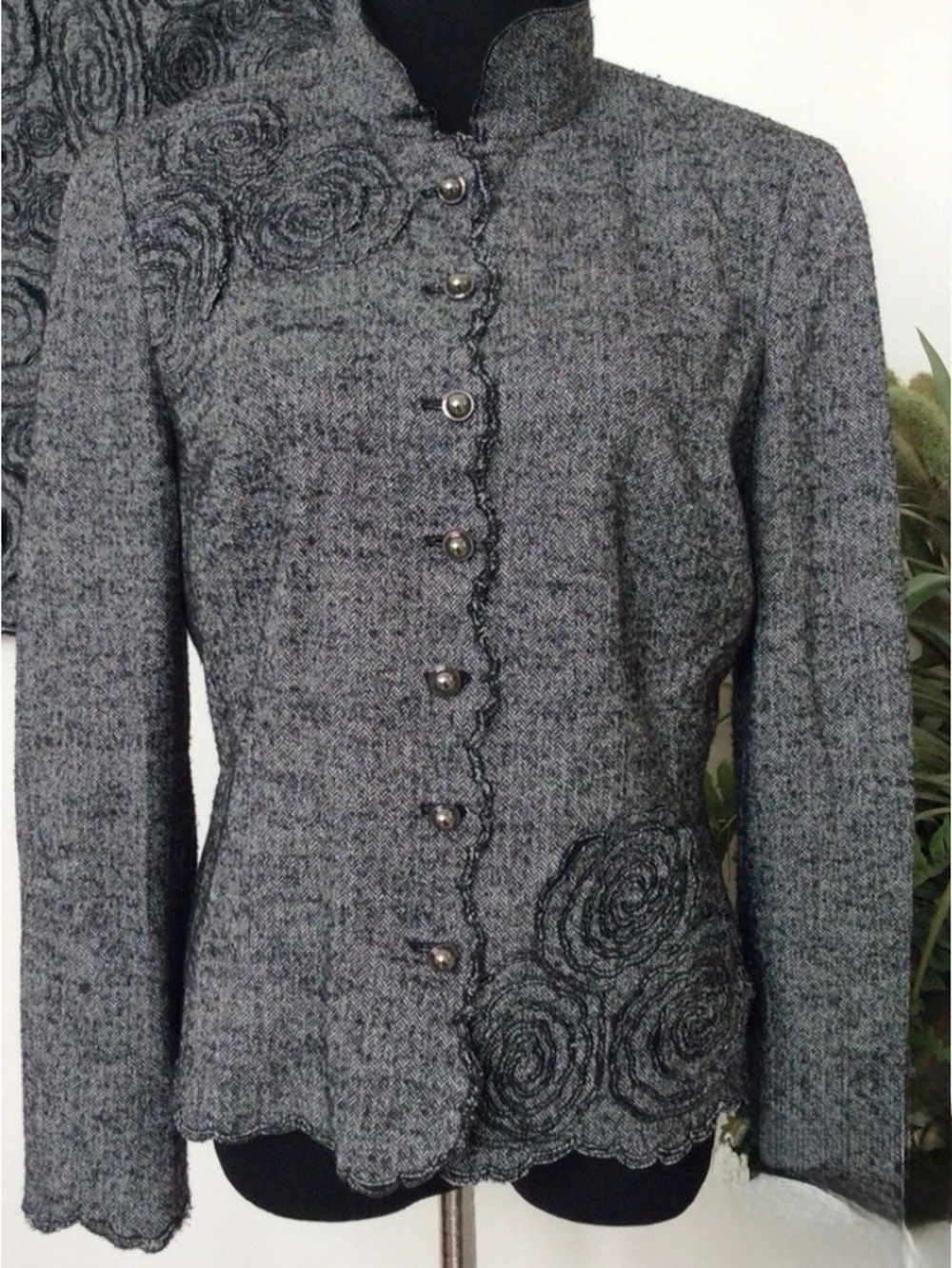 EUC Per Se Gray Tweed Decorative Rosette Jacket Scallop Edges Fully Lined Love!
